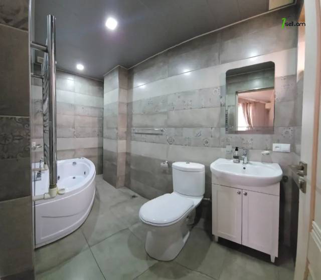 Երկու հարկանի քարե տուն Նվեր Սաֆարյան փողոցում Ավանում, 729 ք.մ., 3+ սանհանգույց