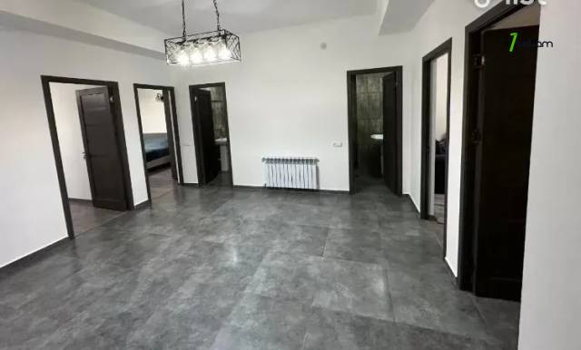 3 սենյականոց բնակարան նորակառույց շենքում Նիկողայոս Ադոնցի փողոցում, 98 ք.մ., 2 սանհանգույց