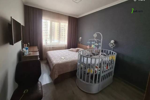 3 սենյականոց բնակարան, Դավթաշեն 4-րդ թաղամաս, 75 քմ, 6/9 հարկ, մի քանի պատշգամբ