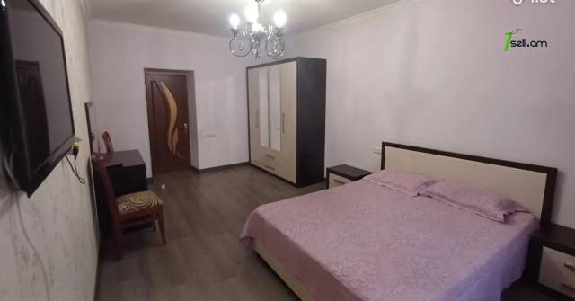 3 սենյականոց բնակարան Աբովյան փողոցում, 87 ք.մ., 3/5 հարկ, կապիտալ վերանորոգված, քարե շենք