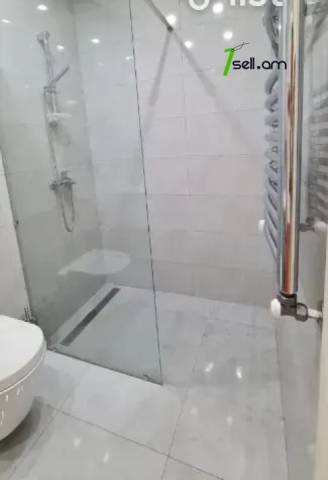 3 սենյականոց բնակարան Չարենցի փողոցում, 90 ք.մ., բարձր առաստաղներ, 3/5 հարկ