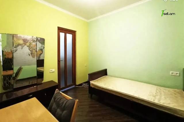 3 սենյականոց բնակարան Ավետիս Ահարոնյան փողոցում, 77 ք.մ., 2/5 հարկ, կապիտալ վերանորոգված, քարե շենք