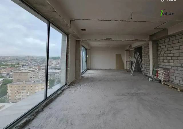 Ընդարձակ 5 սենյականոց բնակարան նորակառույց շենքում Արամ Խաչատրյան փողոցում, 305 ք.մ., 3+ սանհանգույց