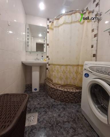 3 սենյականոց բնակարան Աբովյան փողոցում, 85 ք.մ., 2 սանհանգույց, 3/5 հարկ, կոսմետիկ վերանորոգում