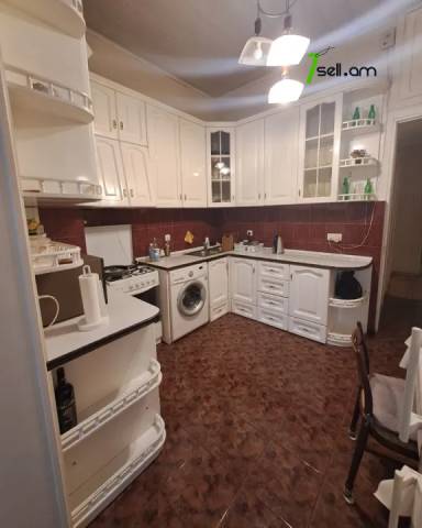 3 սենյականոց բնակարան Մարշալ Բաղրամյան պողոտայում, 90 ք.մ., բարձր առաստաղներ, 2/4 հարկ