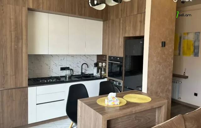 3 սենյականոց բնակարան նորակառույց շենքում Անաստաս Միկոյանի փողոցում, 67 ք.մ., բարձր առաստաղներ