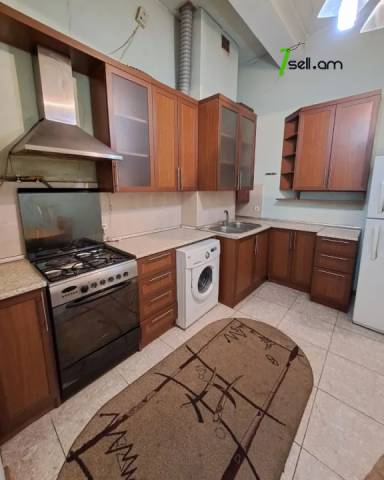 3 սենյականոց բնակարան Բաղրամյան պողոտայում, 90 քմ, կապիտալ վերանորոգված, քարե շենք