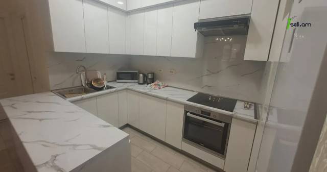 3 սենյականոց բնակարան նորակառույց շենքում Ամիրյան փողոցում, 80 ք.մ., 4/10 հարկ, 2 սանհանգույց