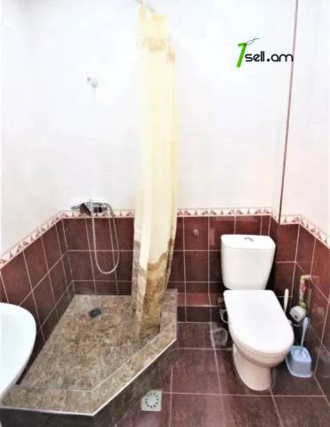 2 սենյականոց բնակարան Կոմիտասի պողոտայում, 64 քմ, նախավերջին հարկ, կապիտալ վերանորոգված, քարե շենք