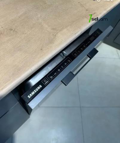 4 սենյականոց բնակարան, Նորաշեն թաղամաս, 83 ք.մ., 11/16 հարկ, 2 սանհանգույց, կապիտալ վերանորոգված