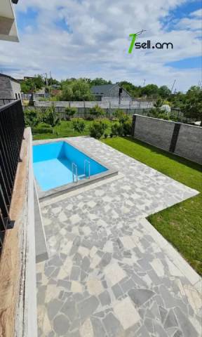 Երկու հարկանի տուն Դավիթ Բեկի փողոցում Էրեբունիում, 1400 քմ, կապիտալ վերանորոգված