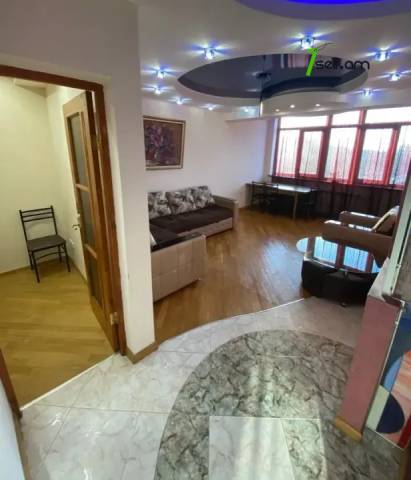 3 սենյականոց բնակարան Էրեբունու փողոցում, 64 քմ, 3/5 հարկ, եվրովերանորոգված, քարե շենք