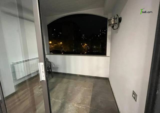 4 սենյականոց բնակարան Մեսրոպ Մաշտոցի պողոտայում, 130 քմ, 5/14 հարկ, 2 սանհանգույց, մի քանի պատշգամբ