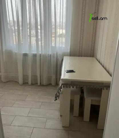 4 սենյականոց բնակարան Էրեբունու փողոցում, 90 քմ, դիզայներական ոճով վերանորոգված, քարե շենք