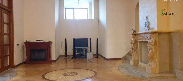 Երկու հարկանի քարե տուն Նորքի 1-ին փողոցում Նորք Մարաշում, 800 ք.մ., 3+ սանհանգույց