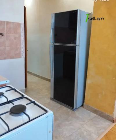 3 սենյականոց բնակարան Դավիթ Բեկի փողոցում, 80 ք.մ., նախավերջին հարկ, եվրովերանորոգված, քարե շենք