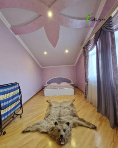 Երկու հարկանի քարե ամառանոց 12-րդ փողոցում Պտղնիում, 600 ք.մ., 3+ սանհանգույց, եվրովերանորոգված