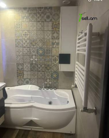 3 սենյականոց բնակարան, Ավան-Առինջ 1-ին միկրոշրջան, 84 քմ, 6/9 հարկ, դիզայներական ոճով վերանորոգված