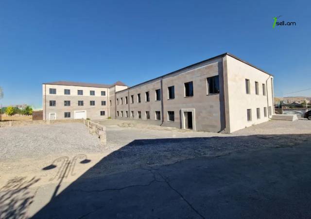 Բազմաֆունկցիոնալ գույք, Թբիլիսյան խճուղի Քանաքեռ Զեյթունում, 2000 ք.մ.