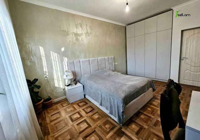 Երկու հարկանի քարե տուն Նոր Արեշի 37րդ փողոցում Էրեբունիում, 855 ք.մ., 2 սանհանգույց