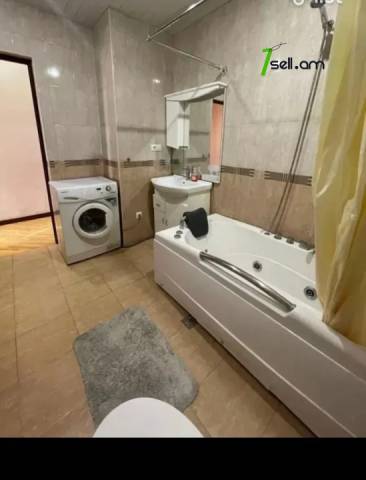 4 սենյականոց բնակարան նորակառույց շենքում Գյուլբենկյան փողոցում, 130 ք.մ., 2 սանհանգույց