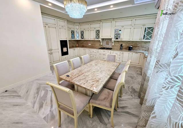 Երեք հարկանի քարե տուն, Նորք-Մարաշ վարչական շրջան Նորք Մարաշում, 660 ք.մ., 3+ սանհանգույց