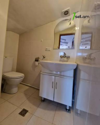 Երկու հարկանի քարե տուն Լուկաշինի փողոցում Աջափնյակում, 300 ք.մ., 3+ սանհանգույց, եվրովերանորոգված