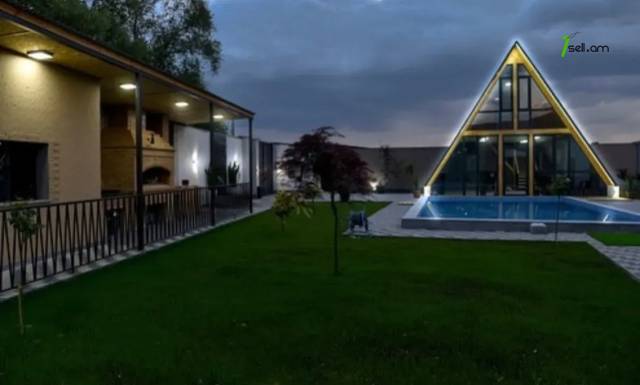 Բազմաֆունկցիոնալ գույք 3-րդ փողոցում Ակունքում, 160 քմ