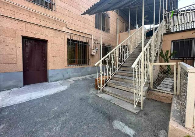 Մեկ հարկանի քարե տուն Արամ Խաչատրյանի փողոցում Արաբկիրում, 60 ք.մ., կապիտալ վերանորոգված