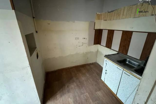 1 սենյականոց բնակարան Նելսոն Ստեփանյան փողոցում, 46 քմ, նախավերջին հարկ, քարե շենք