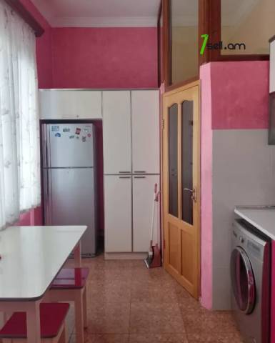 4 սենյականոց բնակարան Հովհաննես Թումանյանի փողոցում, 107 ք.մ., բարձր առաստաղներ, 2/5 հարկ