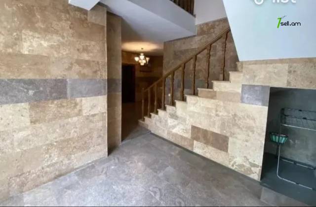 Երկու հարկանի տուն Մարշալ Խուդյակովի փողոցում Ավանում, 262 քմ, 3+ սանհանգույց, կապիտալ վերանորոգված