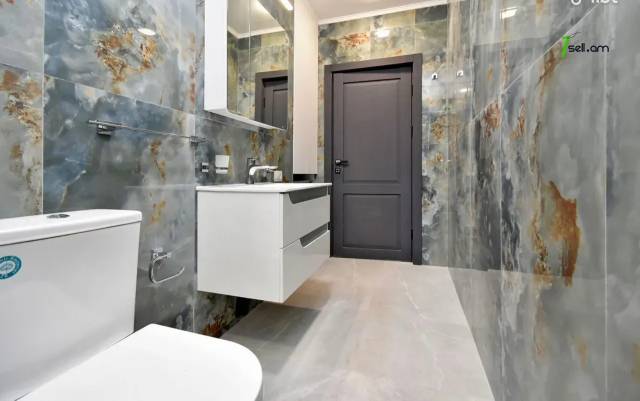 4 սենյականոց բնակարան նորակառույց շենքում, Paronyan St, 135 ք.մ., 2 սանհանգույց, բարձր առաստաղներ