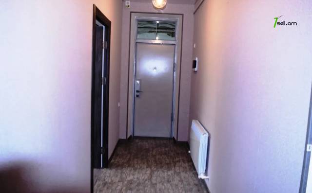 2 սենյականոց բնակարան Շիրակացու փողոցում, 70 քմ, 1/3 հարկ, կապիտալ վերանորոգված, քարե շենք