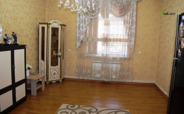 3 սենյականոց բնակարան Շիրակացի փողոցում, 81 ք.մ., 1/3 հարկ, եվրովերանորոգված, քարե շենք