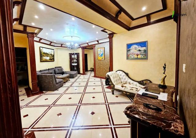 Ընդարձակ 5 սենյականոց բնակարան նորակառույց շենքում, Buzand St, 260 ք.մ., 3+ սանհանգույց