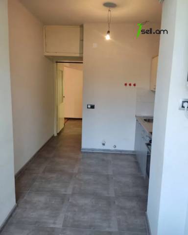 2 սենյականոց բնակարան Էստոնական փողոցում, 54 ք.մ., 2/5 հարկ, կոսմետիկ վերանորոգում, քարե շենք