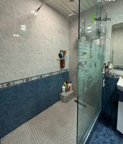 4 սենյականոց բնակարան Եզնիկ Կողբացու փողոցում, 105 ք.մ., դիզայներական ոճով վերանորոգված