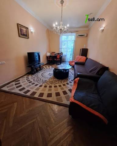 3 սենյականոց բնակարան Մոսկովյան փողոցում, 98 ք.մ., բարձր առաստաղներ, մի քանի պատշգամբ, 3/5 հարկ