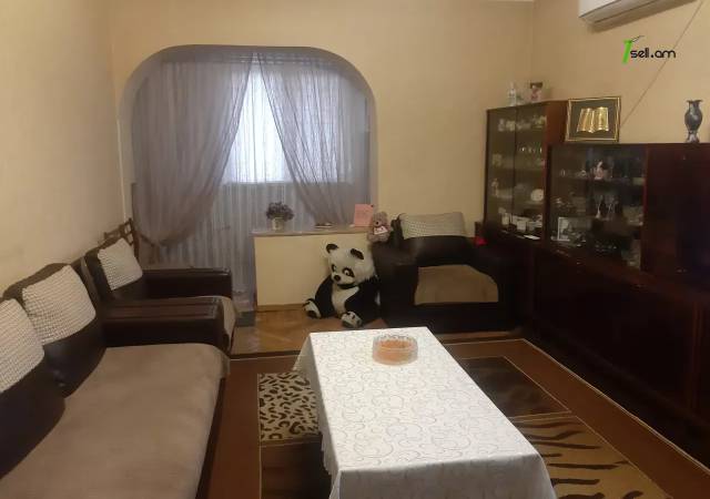 3 սենյականոց բնակարան Արցախի պողոտայում, 57 ք.մ., եվրովերանորոգված, քարե շենք