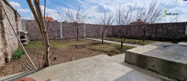 Երկու հարկանի քարե տուն, Նազարբեկյան թաղամաս Աջափնյակում, 740 ք.մ., 2 սանհանգույց