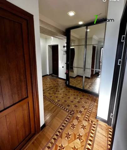 3 սենյականոց բնակարան Դավիթ Մալյան փողոցում, 79 ք.մ., եվրովերանորոգված, քարե շենք