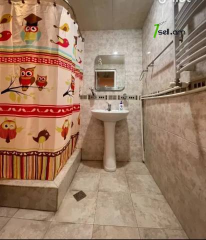 3 սենյականոց բնակարան Էզրաս Հասրաթյան փողոցում, 60 քմ, նախավերջին հարկ, կոսմետիկ վերանորոգում