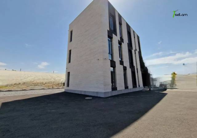 Բազմաֆունկցիոնալ գույք Արշակունյաց պողոտայում կենտրոնում, 270 ք.մ.