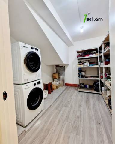 Երեք հարկանի թաունհաուզ, Դուրյան թաղամաս Ավանում, 330 քմ, 3+ սանհանգույց