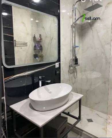 2 սենյականոց բնակարան Զաքարիա Սարկավագի փողոցում, 55 ք.մ., 3/5 հարկ, քարե շենք