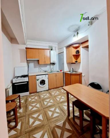 5 սենյականոց բնակարան Աբովյան փողոցում, 130 ք.մ., նախավերջին հարկ, բարձր առաստաղներ