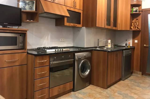 2 սենյականոց բնակարան նորակառույց շենքում Վիկտոր Համբարձումյանի փողոցում, 90 ք.մ., 2 սանհանգույց