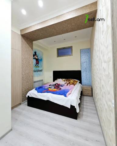 3 սենյականոց բնակարան նորակառույց շենքում, Ծիծեռնակաբերդի խճուղի, 85 ք.մ., բարձր առաստաղներ