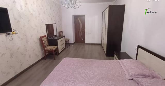3 սենյականոց բնակարան Աբովյան փողոցում, 87 ք.մ., 3/5 հարկ, կապիտալ վերանորոգված, քարե շենք